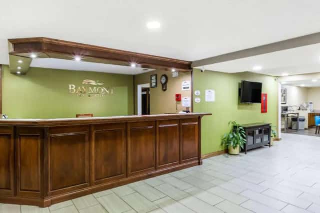 Baymont by Wyndham Louisville South I 65 — guest room