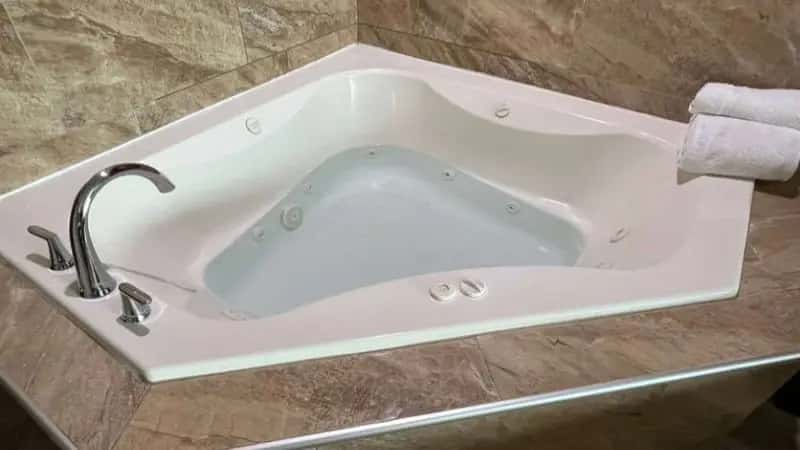 In-room hot tub at Baymont by Wyndham Manteca in Manteca, CA