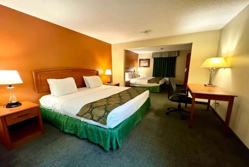 In-room jacuzzi tub at Baymont by Wyndham Mason in Mason, OH