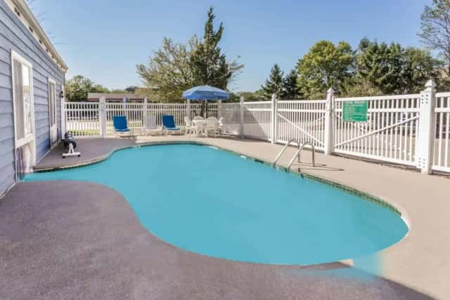 Baymont by Wyndham Mequon Milwaukee Area — guest room