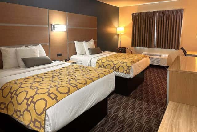 Baymont by Wyndham Noblesville — guest room