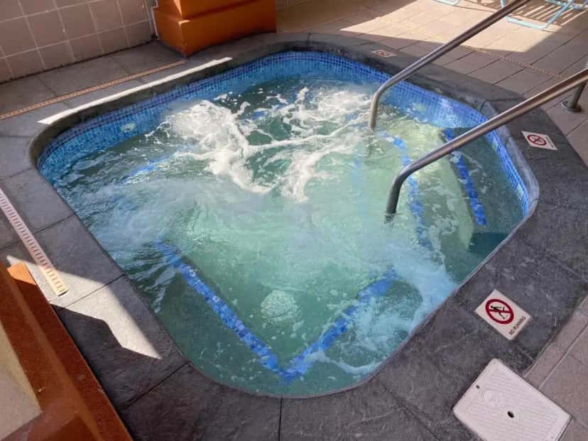 In-room hot tub at Baymont by Wyndham Pella in Pella, IA