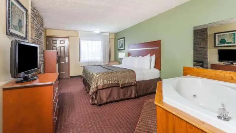 In-room hot tub at Baymont by Wyndham Pigeon Forge in Pigeon Forge, TN