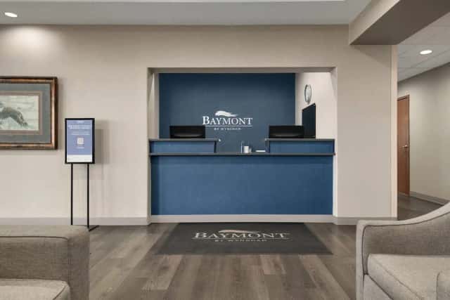 Baymont By Wyndham Rockford — guest room