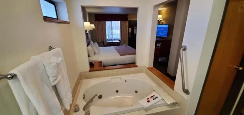 In-room hot tub at Baymont by Wyndham Seattle/Kirkland WA in Kirkland, WA