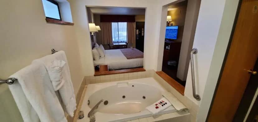 Baymont by Wyndham Seattle/Kirkland WA hotel photo 1 in Kirkland, Washington