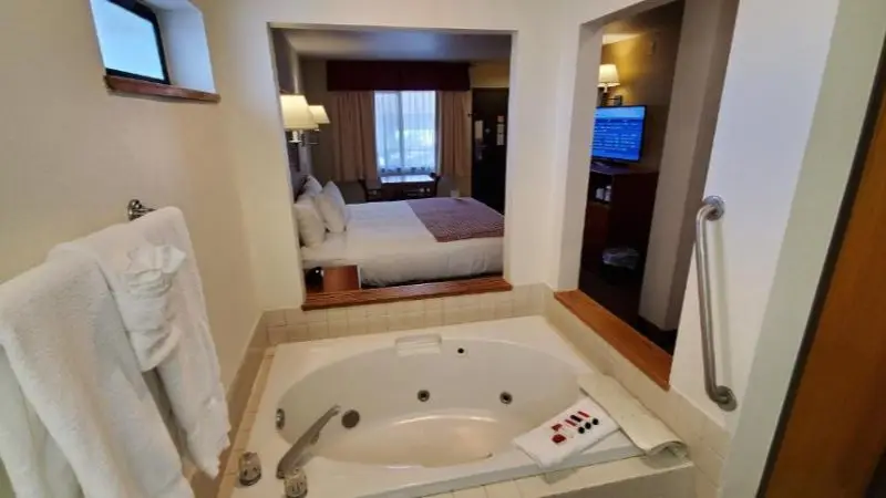 In-room hot tub at Baymont by Wyndham Seattle / Kirkland WA in Kirkland, WA