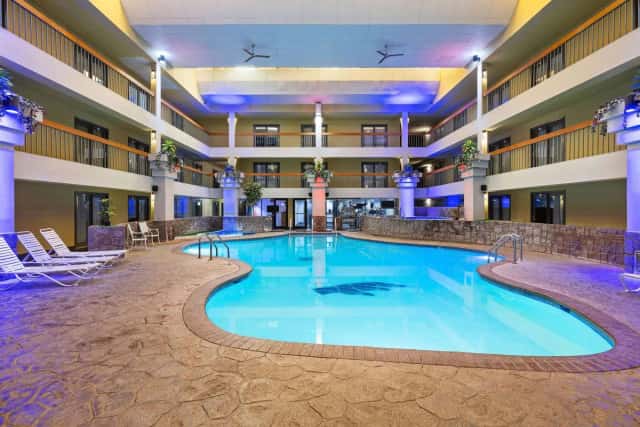 Baymont by Wyndham Shakopee — guest room