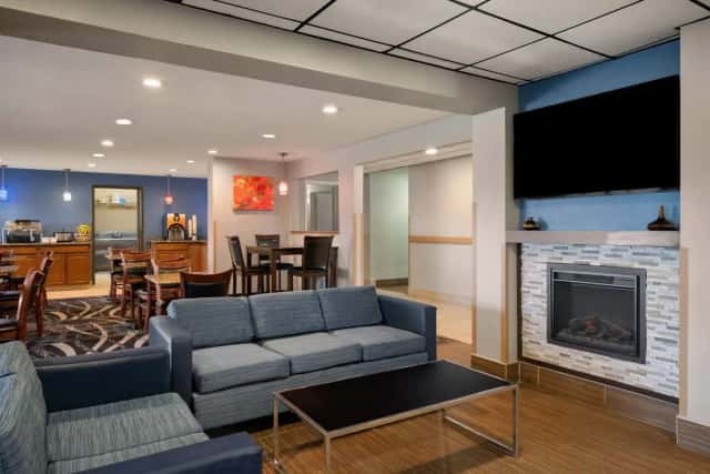 Baymont by Wyndham Waukesha — guest room