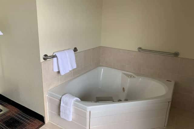 Jetted bathtub at Baymont by Wyndham Waupun