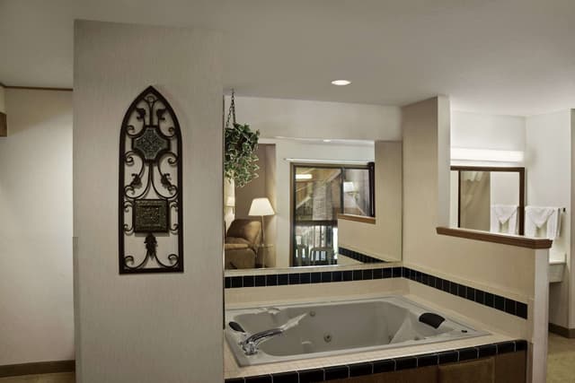 Jetted bathtub