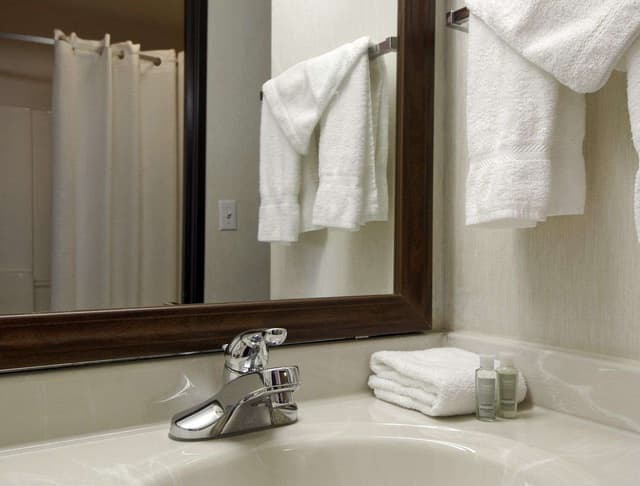 Deep soaking bathtub