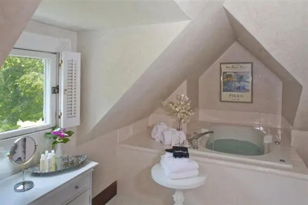 Private in-room jacuzzi tub in the Two-Bedroom Suite at Beaufort House Inn