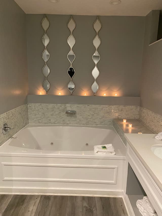 Jetted bathtub
