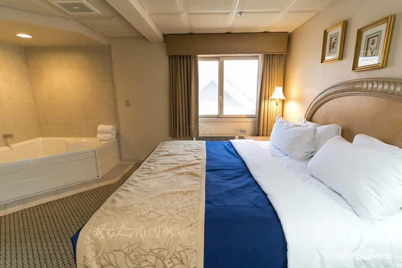 In-room hot tub at Bella Vista Suites in Lake Geneva, WI