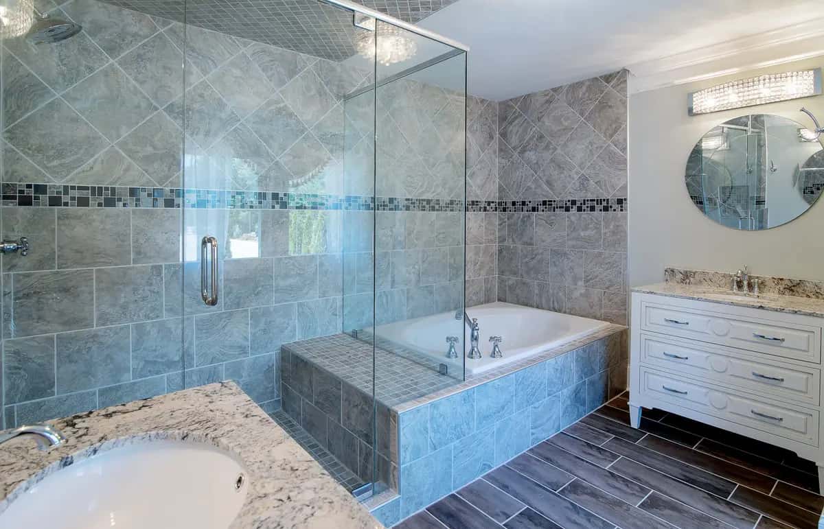 In-room jacuzzi at Belle Air Mansion And Inn in Nashville, Tennessee