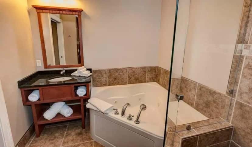 In-room hot tub at Berlin Resort in Berlin, OH