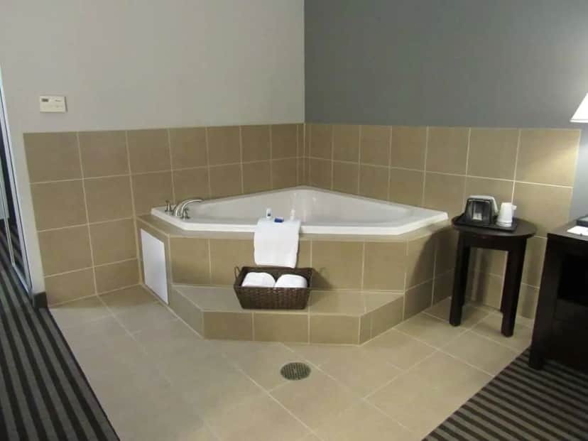 Private in-room jacuzzi at Best Western Abbeville Inn & Suites