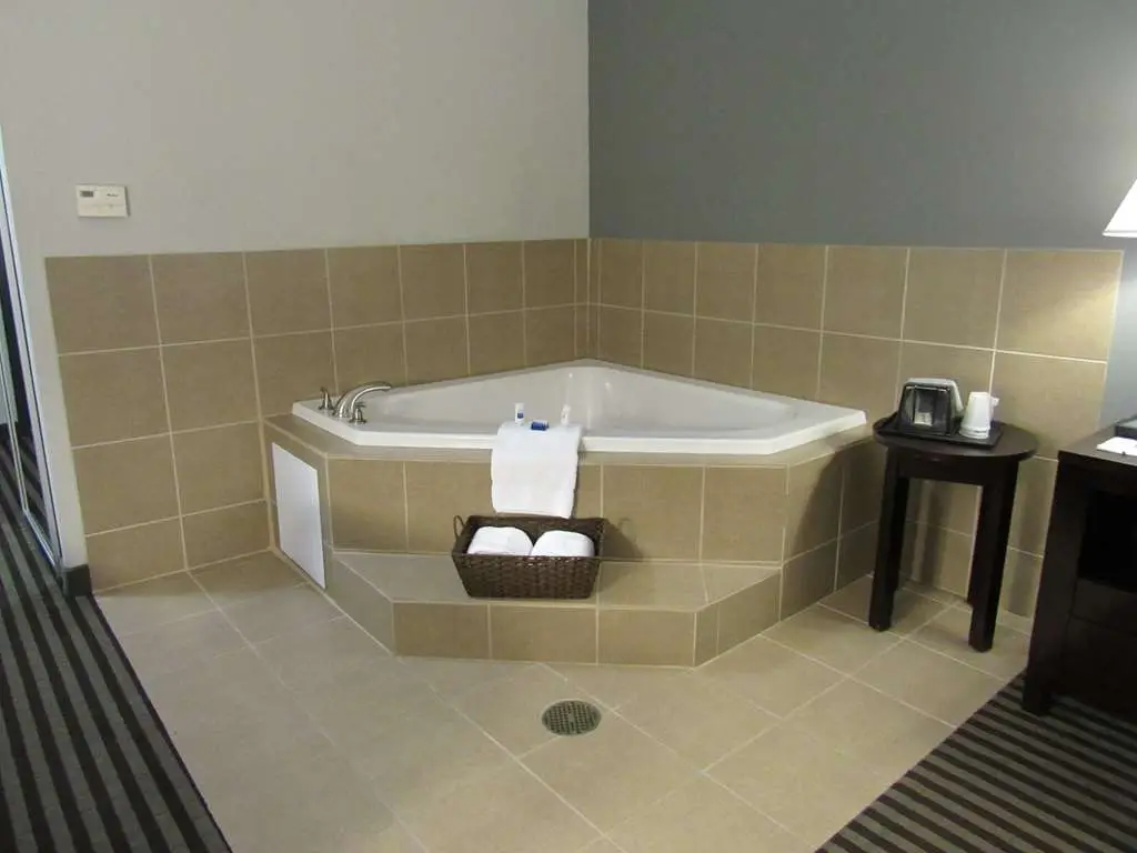 Hotels with jacuzzi in room in Abbeville
