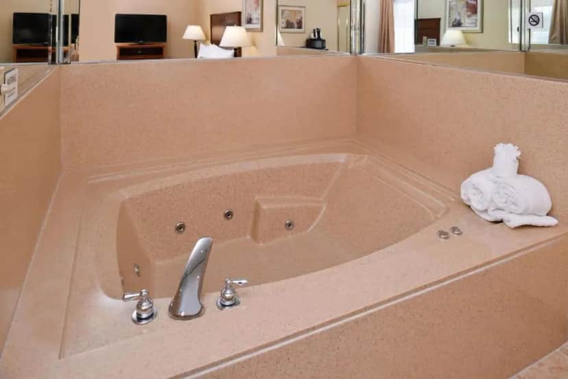 Private in-room jacuzzi tub in the King Suite with Spa Bath - Non-Smoking at Best Western Airpark Hotel - LAX Airport LA Stadium