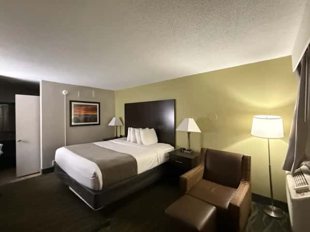 Best Western Asheville -Blue Ridge Parkway — guest room