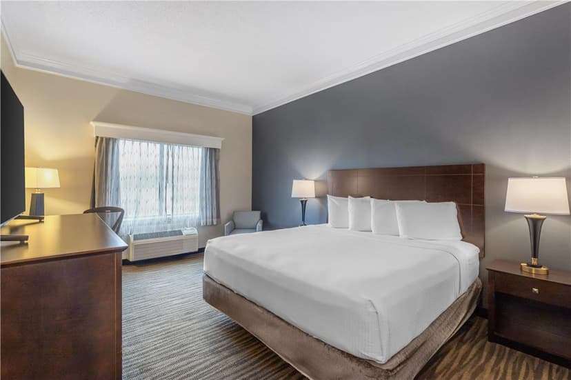 Hotels with jacuzzi in room in Grovetown