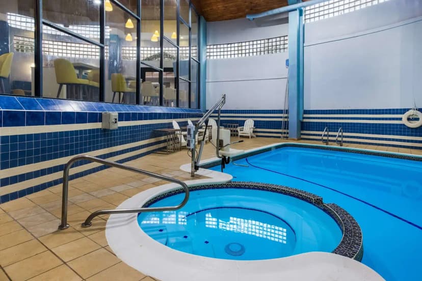 Hotels with jacuzzi in room in Bordentown