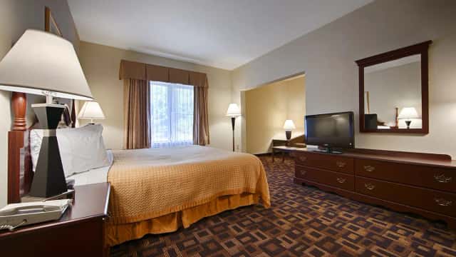 Best Western Carowinds — guest room