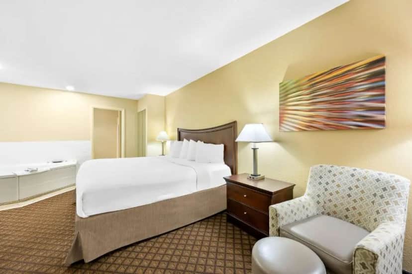 Private in-room jacuzzi in the King Suite with Spa Bath - Non-Smoking at Best Western Coach House