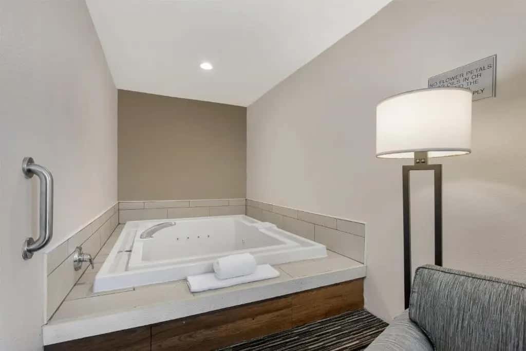 Private in-room jacuzzi in the King Room with Spa Bath - Non Smoking at Best Western Columbus Airport