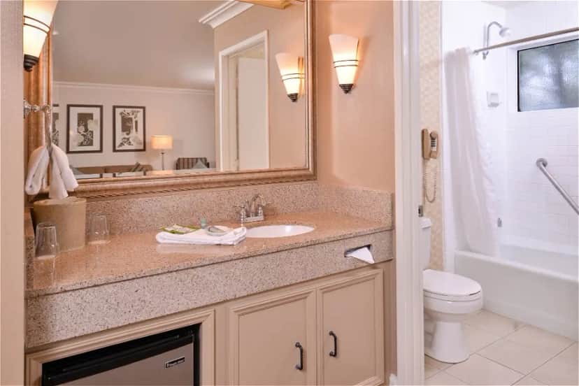 Deep soaking bathtub at Best Western Corte Madera Inn