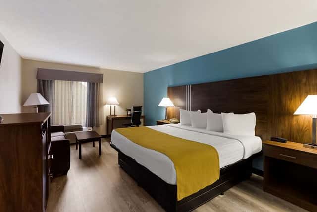 Best Western Crossroads Inn — guest room