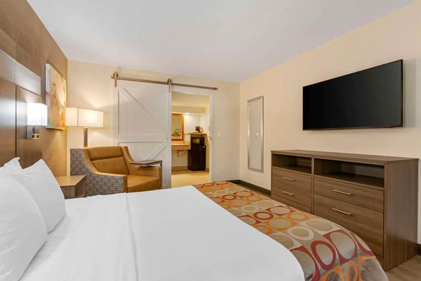 Best Western Desert Inn — guest room