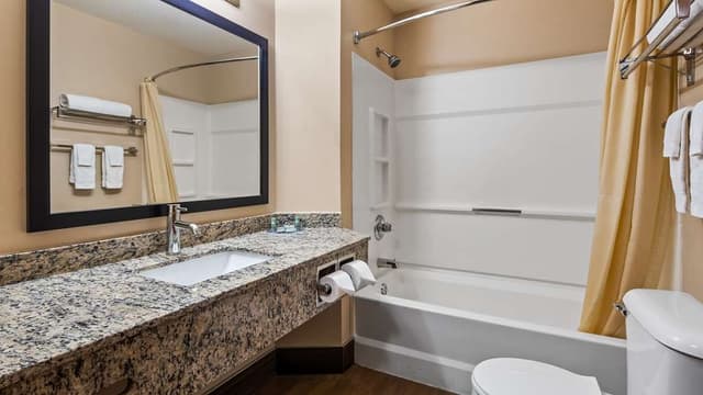 Deep soaking bathtub