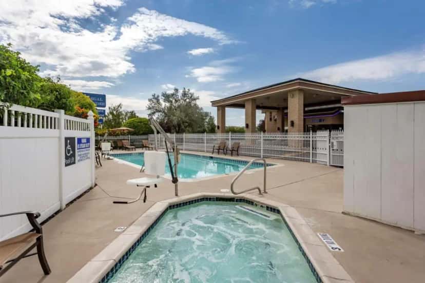 In-room hot tub at Best Western Dunmar Inn in Evanston, WY