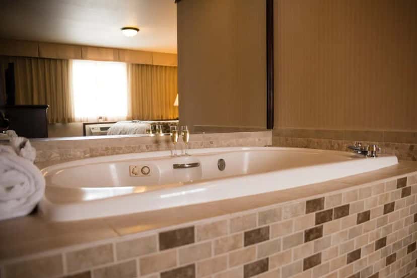 In-room hot tub at Best Western Edgewater Resort in Sandpoint, ID