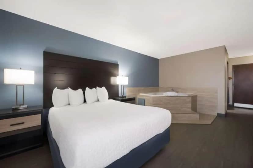 Private in-room jacuzzi in the Queen Suite with Whirlpool - Non-Smoking at Best Western Executive Inn