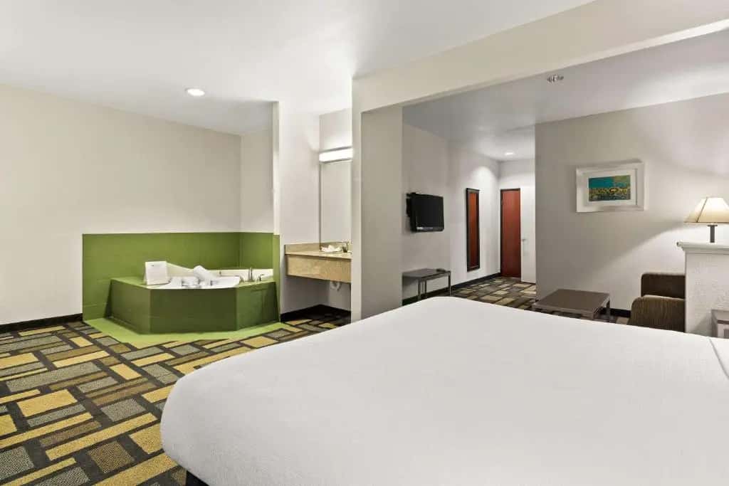 Private in-room jacuzzi tub in the King Suite with Spa Bath and Bath Tub - Disability/Non-Smoking at Best Western Galleria Inn & Suites