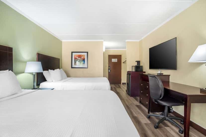 In-room hot tub at Best Western Gastonia in Gastonia, NC