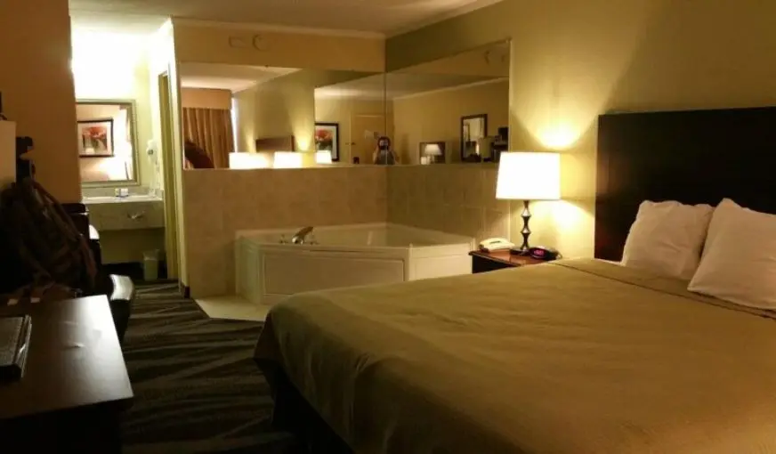 In-room hot tub at Best Western Gastonia in Gastonia, NC