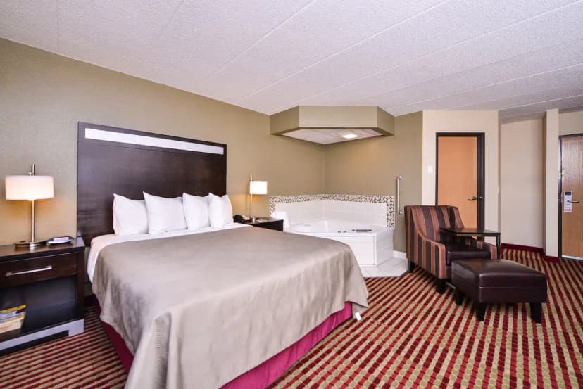 Hotels with jacuzzi in room in Village Of Germantown