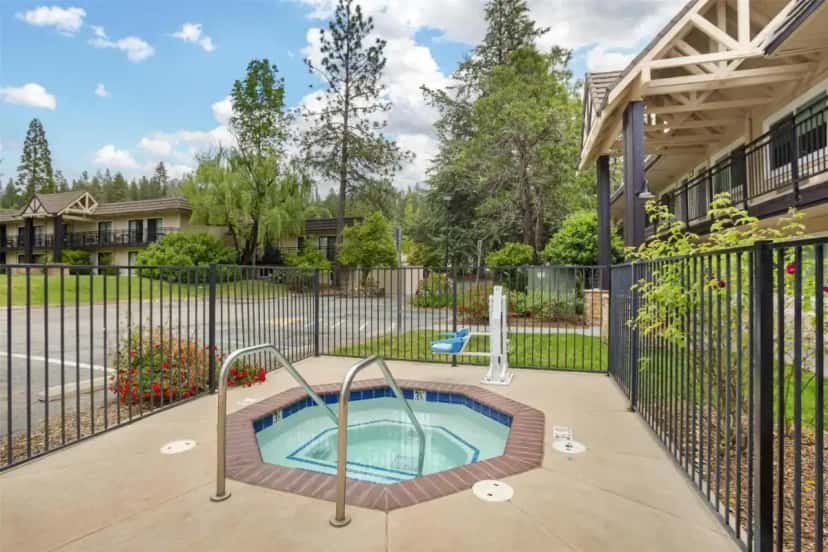 Shared outdoor hot tub at Best Western Gold Country Inn in Nevada City, CA