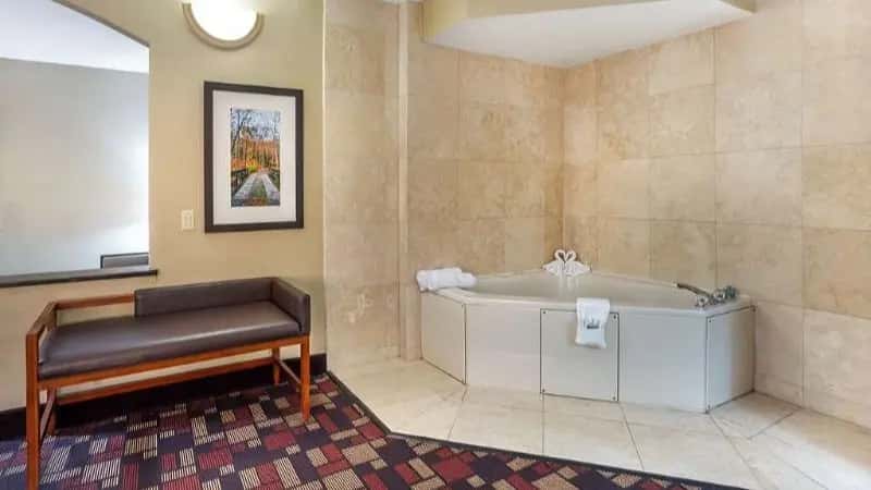 In-room hot tub at Best Western Grantville/hershey in Grantville, PA