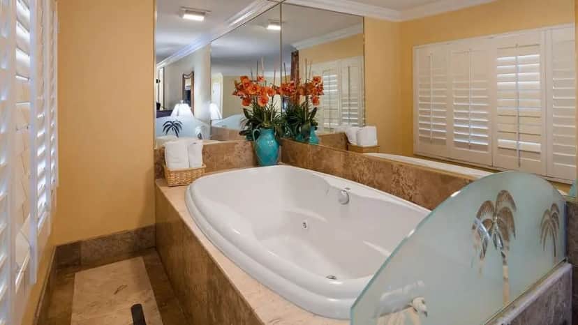 Best Western Harbour Inn & Suites- Sunset Beach — suite