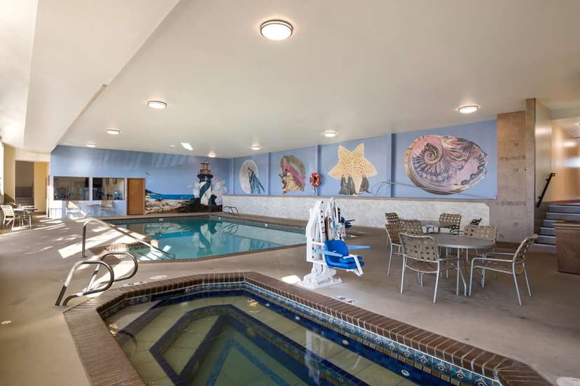 Hotels with jacuzzi in room in Coos Bay