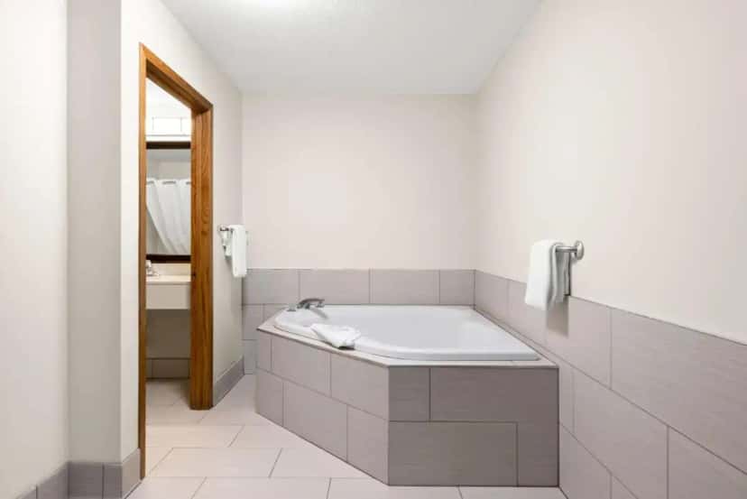 In-room hot tub at Best Western Inn in Rice Lake, WI