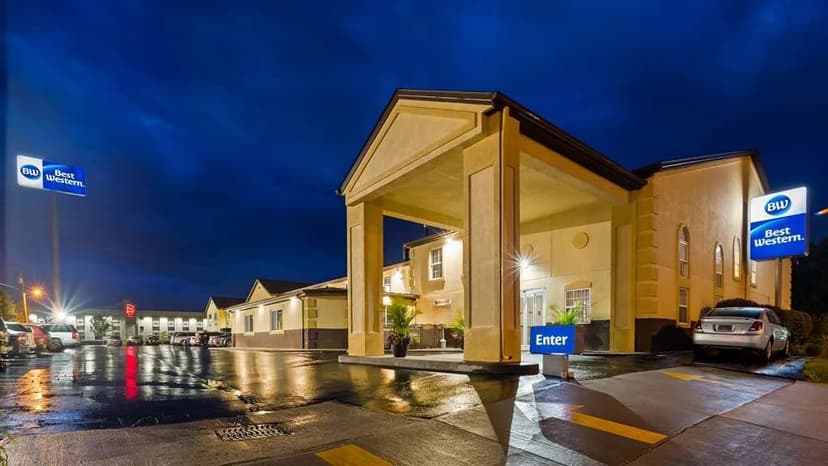 Hotels with jacuzzi in room in Elyria