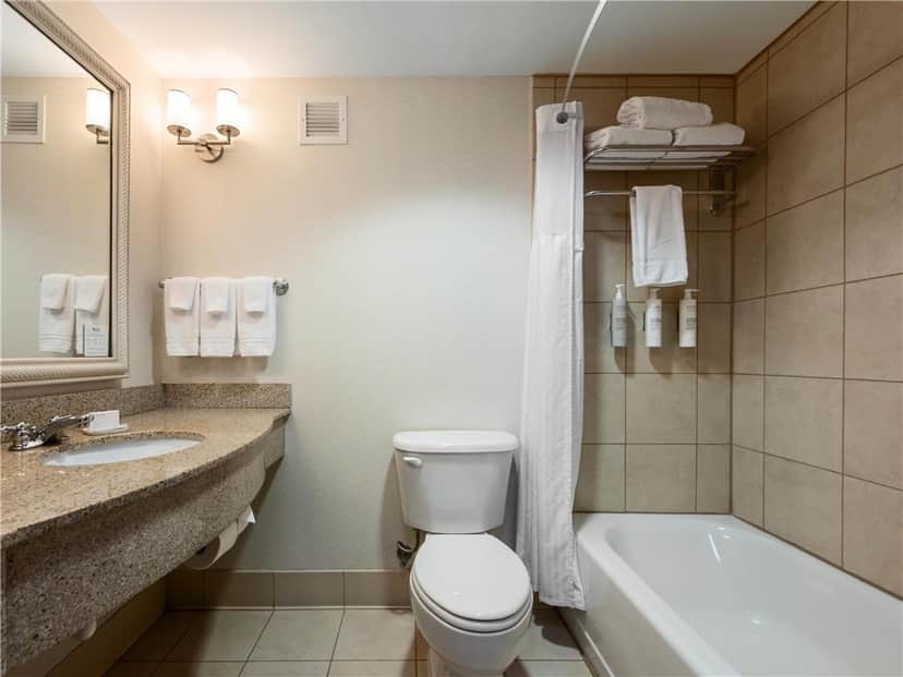 Deep soaking bathtub at Best Western Inn