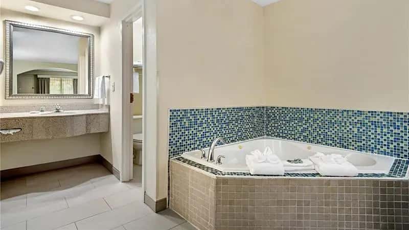 In-room hot tub at Best Western Inn & Suites - Monroe in Monroe, NC