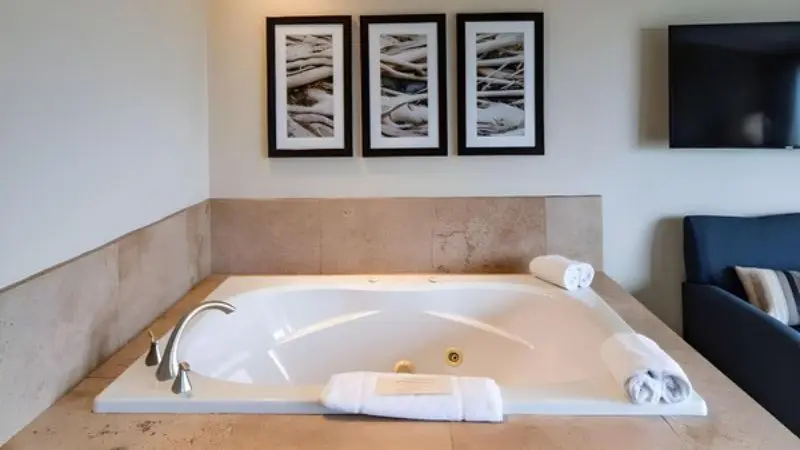Hotels with jacuzzi in room in Bandon
